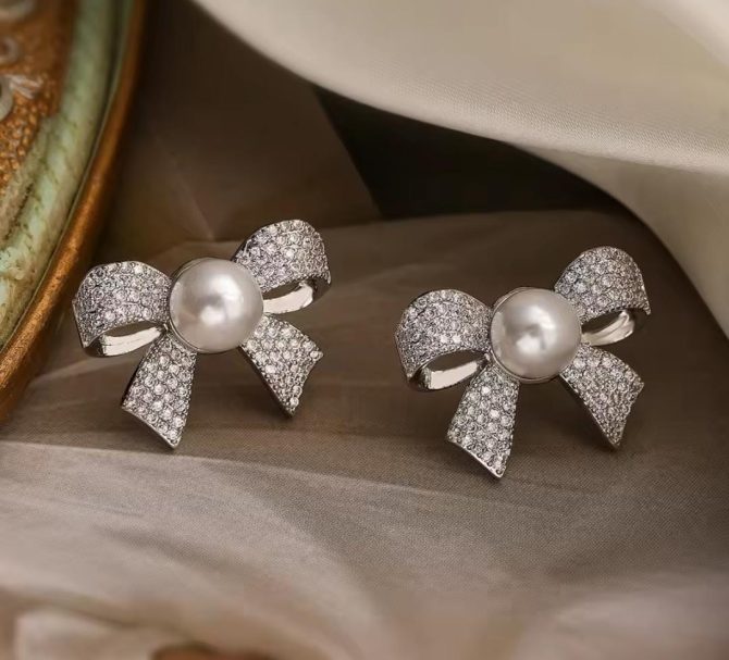 Decent Bow Earring -- SA-36