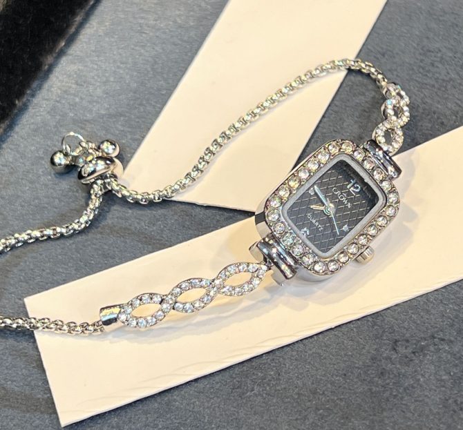 Elegant Bracelet Watch -- MM-08 - Image 3