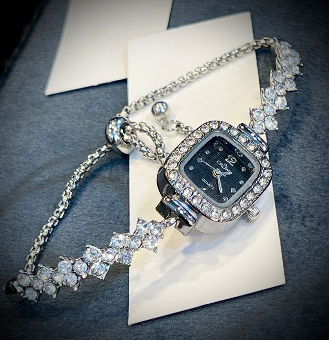Elegant Bracelet Watch -- MM-08 - Image 2