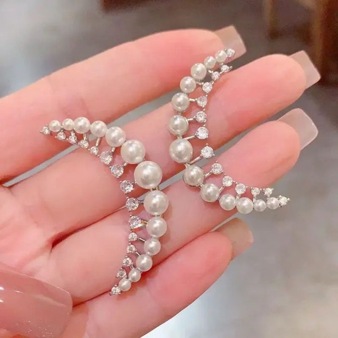 Decent Crescent Pearl Earring -- FT-22 - Image 3
